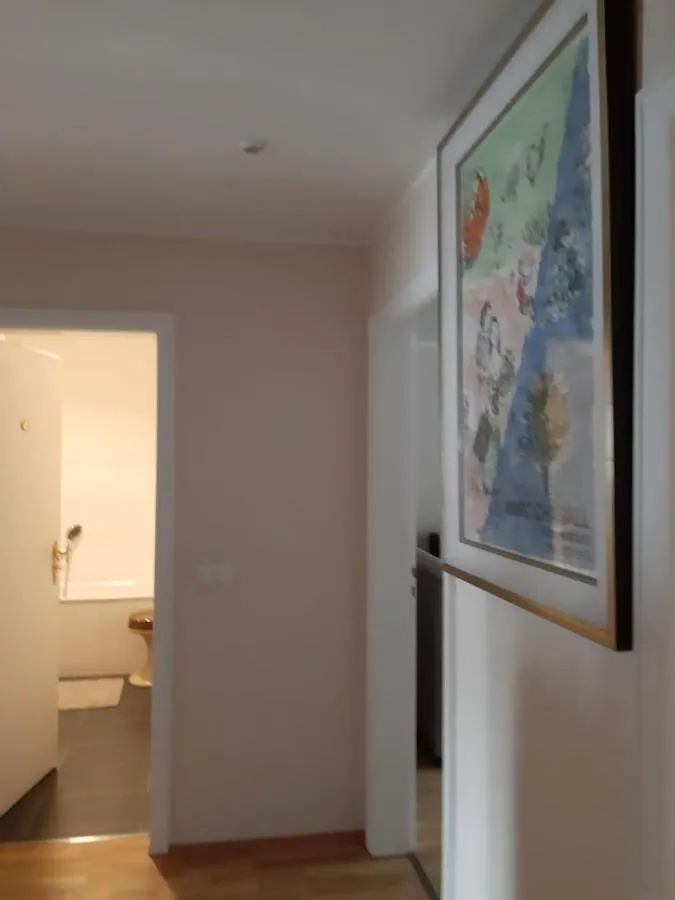 2 Bed/2 Baths In Dusseldorf Center Next To Kytaro Apartment