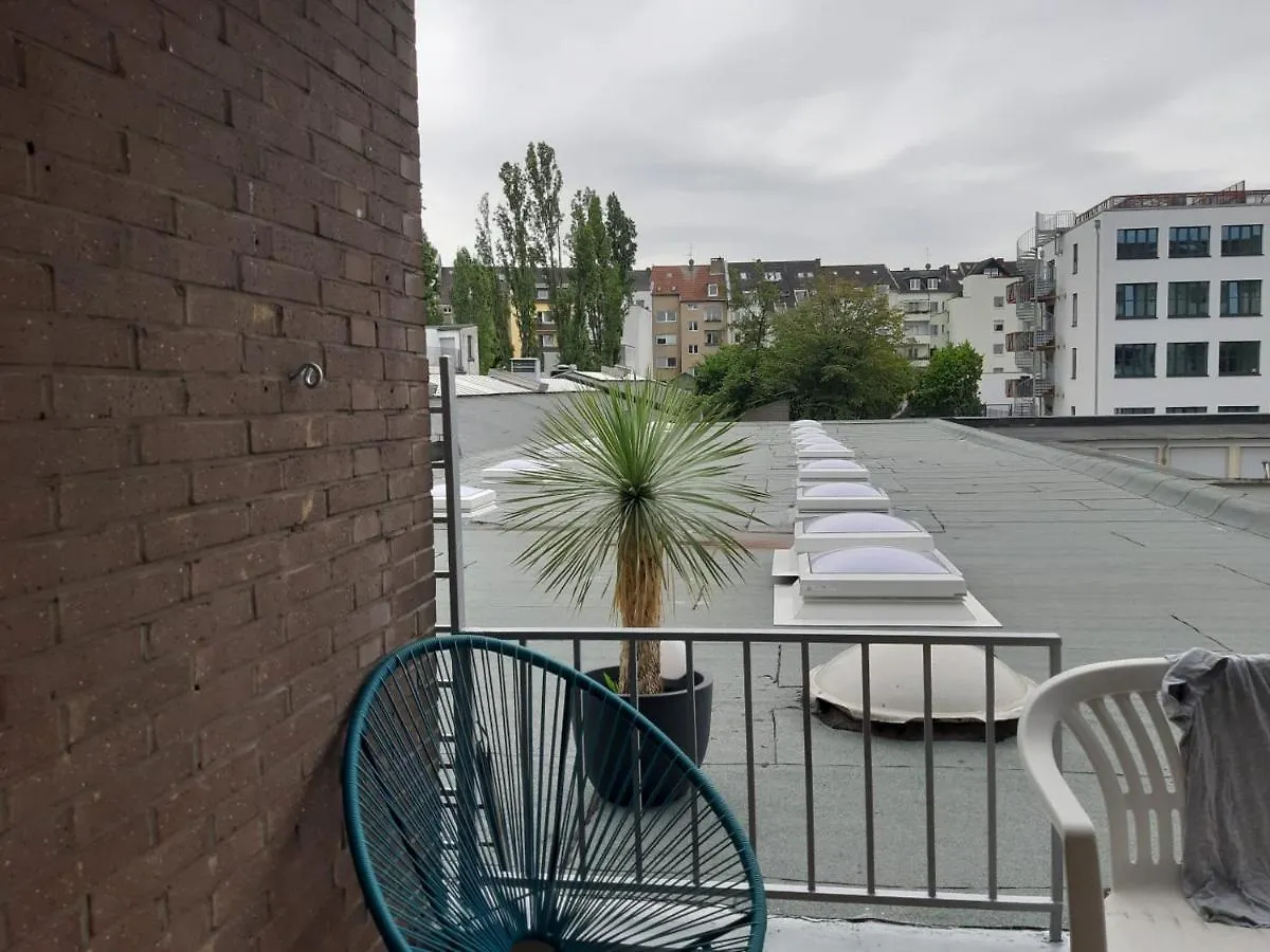 2 Bed/2 Baths In Dusseldorf Center Next To Kytaro Apartment